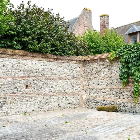 Le Clos De St Val 7 *
