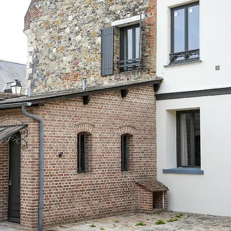 Le Clos De St Val 7 아파트